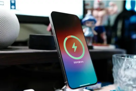 寿宁苹果15换屏服务分享用什么充电器给iPhone15充电更好 